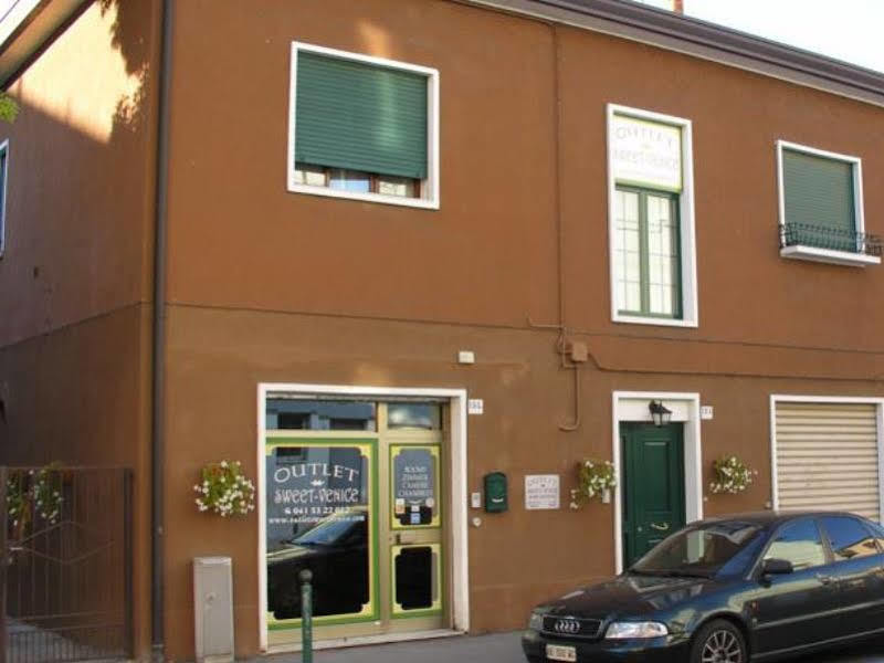 Outlet Sweet Venice Mestre Exterior photo